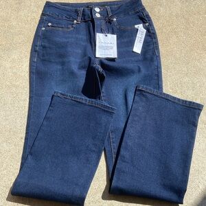 NWT Tahari Daphne Bootcut Jeans Size 6/28
